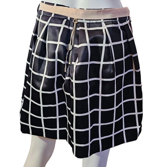 To Be Too Girls Skirt Size 40/XL NWT - Picture 4 of 12